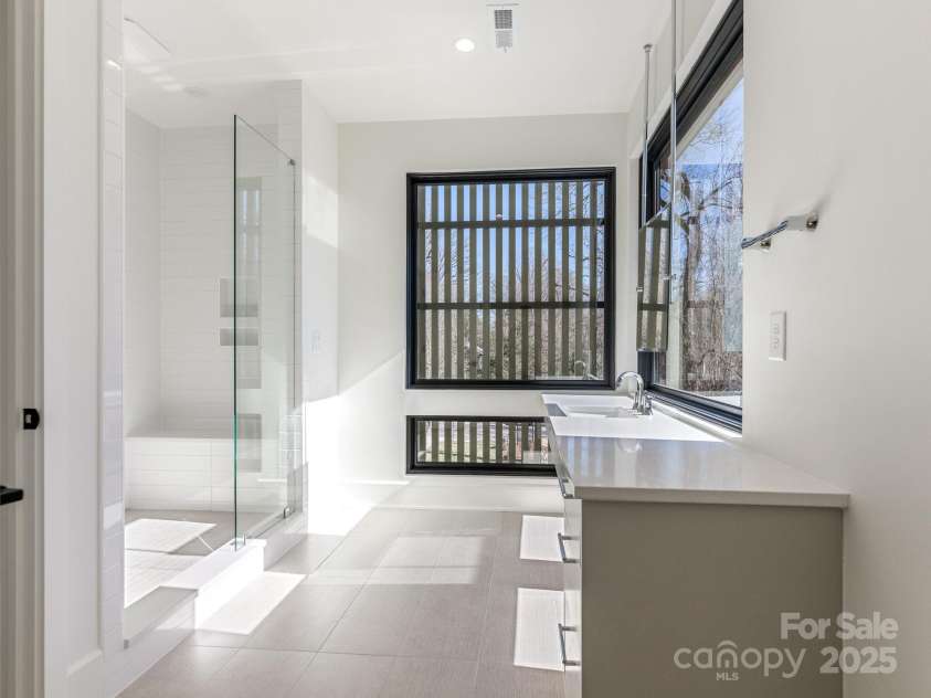 2832 Arcadia Avenue, Charlotte, NC 28209.  MLS# CAR4217335, YatesRealty ID 3396. Bathroom #2
