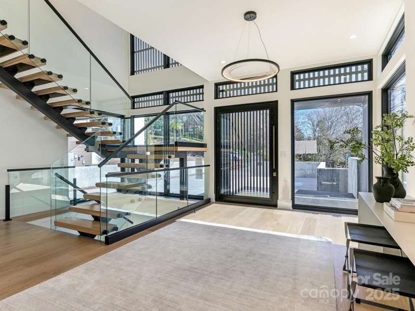2832 Arcadia Avenue, Charlotte, NC 28209.  MLS# CAR4217335, YatesRealty ID 3396. Front Entry