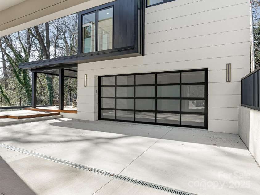 2832 Arcadia Avenue, Charlotte, NC 28209.  MLS# CAR4217335, YatesRealty ID 3396. Garage/ Parking