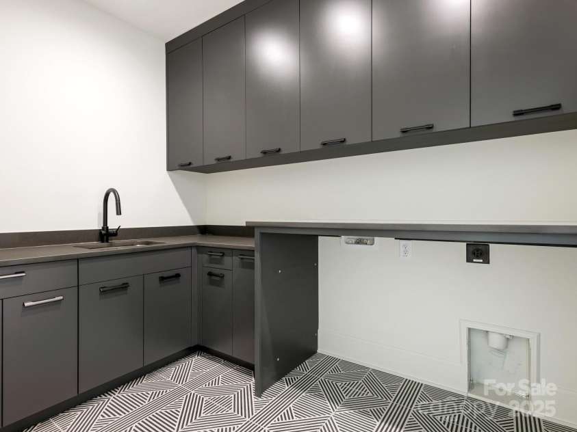 2832 Arcadia Avenue, Charlotte, NC 28209.  MLS# CAR4217335, YatesRealty ID 3396. Laundry Room