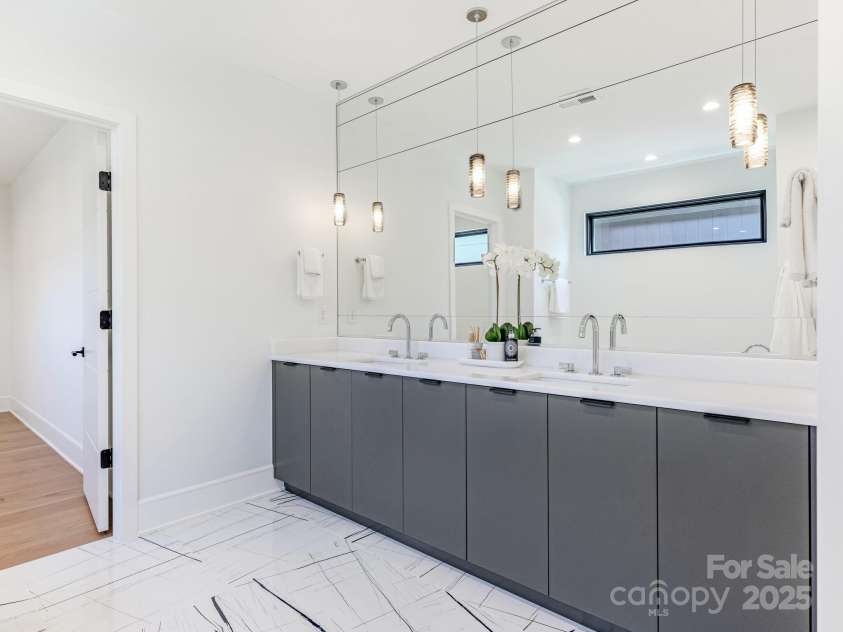 2832 Arcadia Avenue, Charlotte, NC 28209.  MLS# CAR4217335, YatesRealty ID 3396. Primary Bathroom