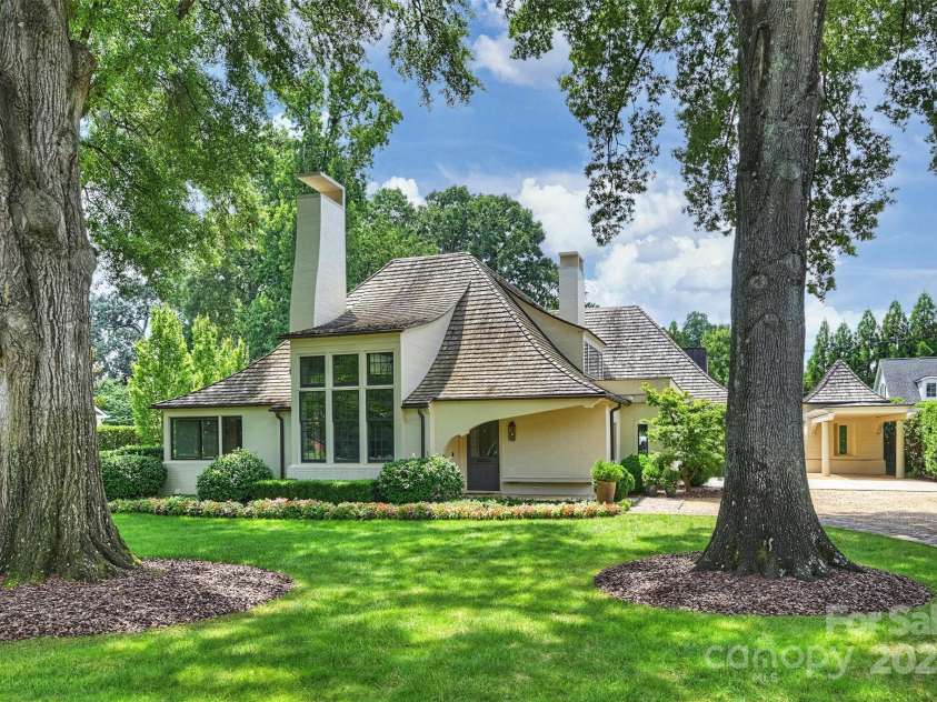 3912 Beresford Road, Charlotte, NC 28211.  MLS# CAR4292210, YatesRealty ID 33961. 