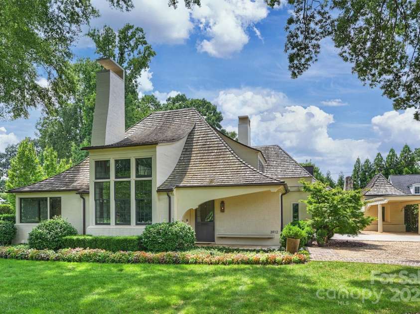 3912 Beresford Road, Charlotte, NC 28211.  MLS# CAR4292210, YatesRealty ID 33961. 