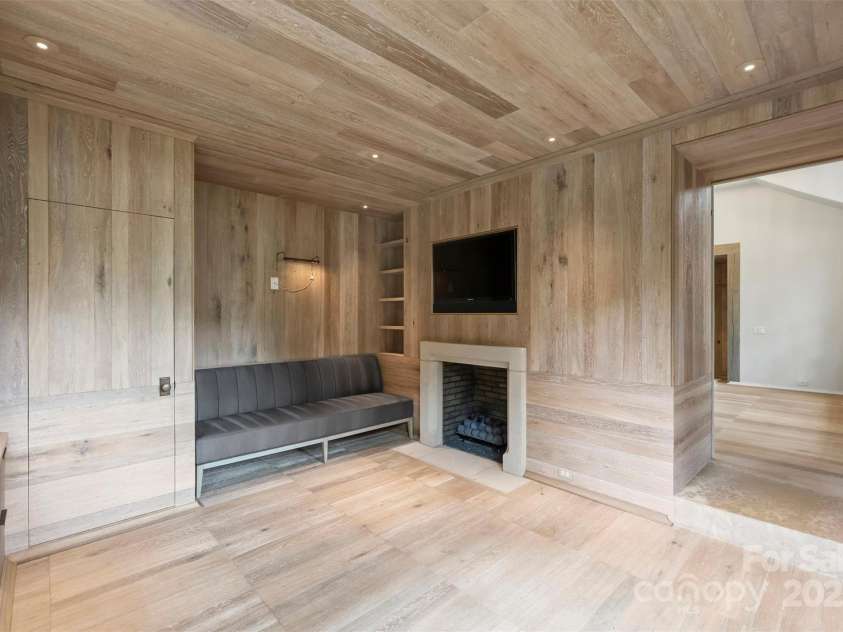 3912 Beresford Road, Charlotte, NC 28211.  MLS# CAR4292210, YatesRealty ID 33961. 