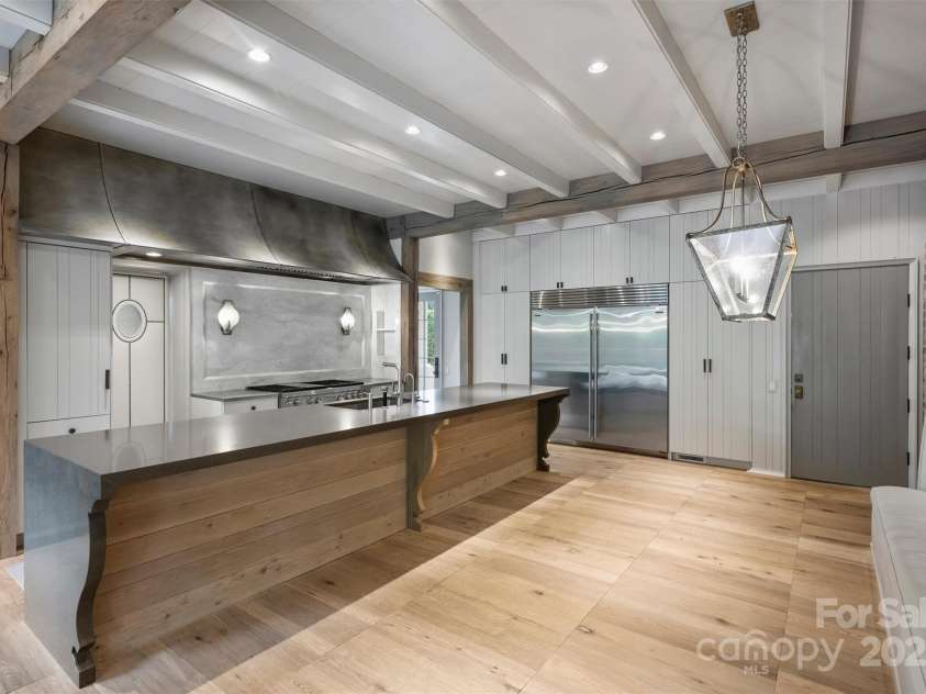 3912 Beresford Road, Charlotte, NC 28211.  MLS# CAR4292210, YatesRealty ID 33961. 