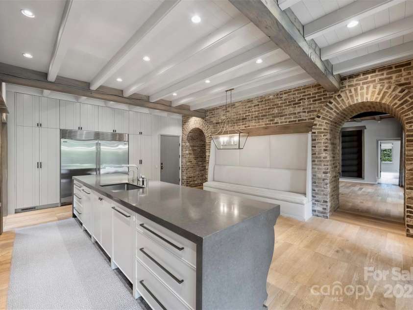 3912 Beresford Road, Charlotte, NC 28211.  MLS# CAR4292210, YatesRealty ID 33961. 