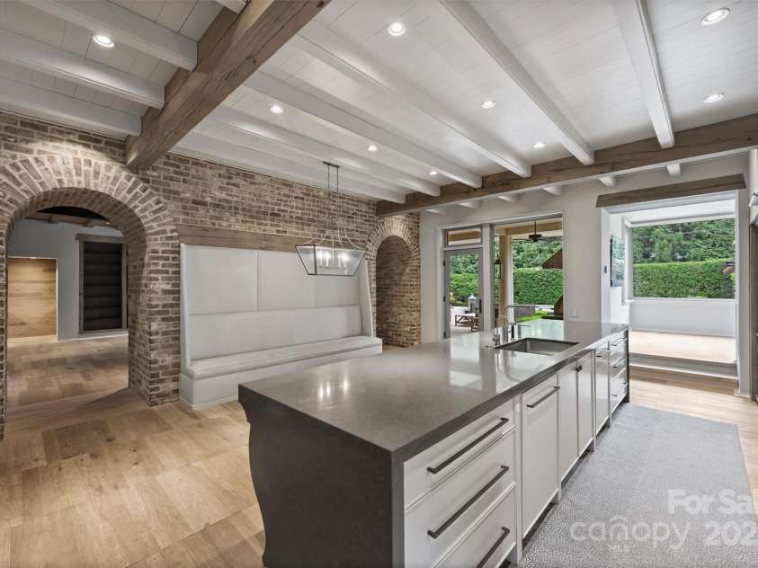 3912 Beresford Road, Charlotte, NC 28211.  MLS# CAR4292210, YatesRealty ID 33961. 