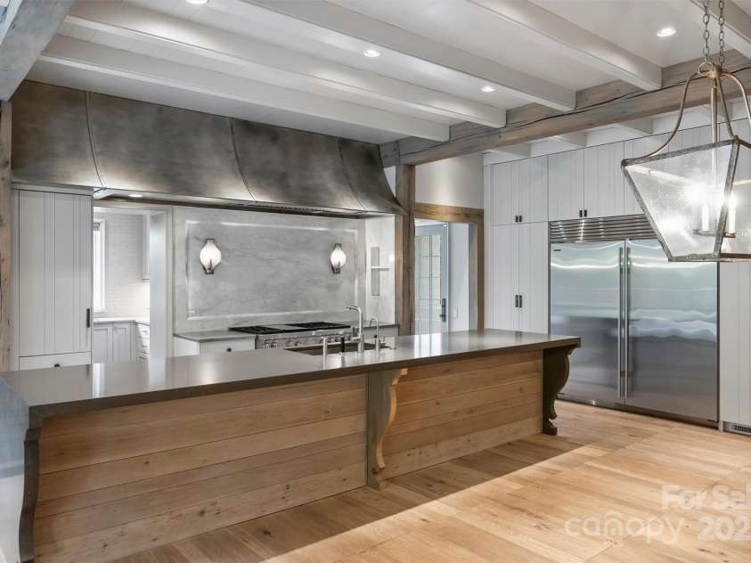 3912 Beresford Road, Charlotte, NC 28211.  MLS# CAR4292210, YatesRealty ID 33961. 