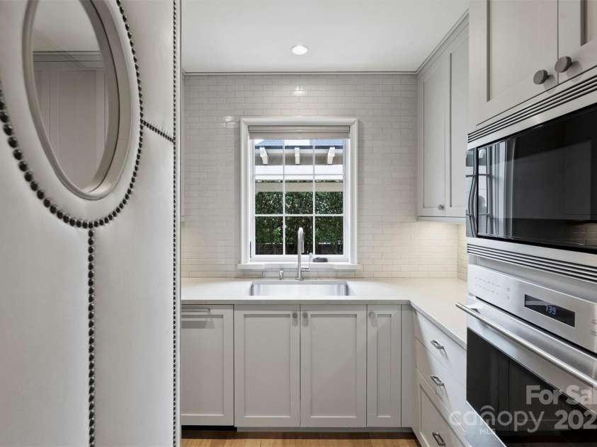 3912 Beresford Road, Charlotte, NC 28211.  MLS# CAR4292210, YatesRealty ID 33961. 