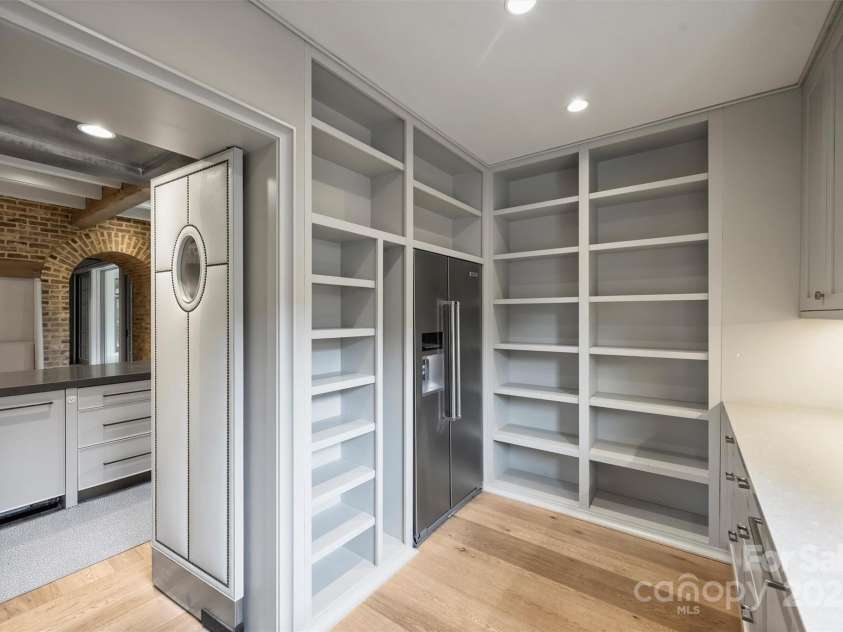 3912 Beresford Road, Charlotte, NC 28211.  MLS# CAR4292210, YatesRealty ID 33961. 