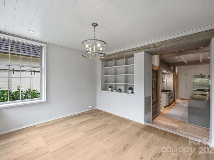 3912 Beresford Road, Charlotte, NC 28211.  MLS# CAR4292210, YatesRealty ID 33961. 