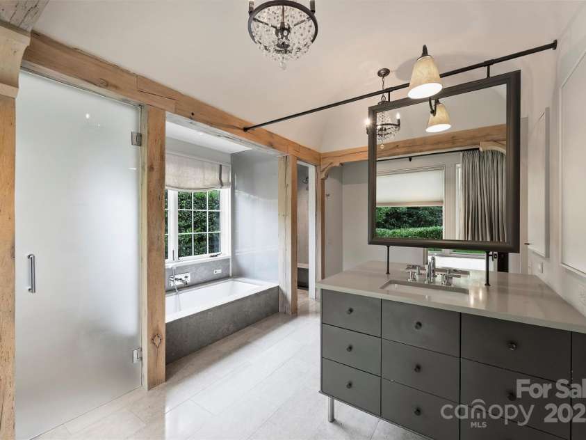 3912 Beresford Road, Charlotte, NC 28211.  MLS# CAR4292210, YatesRealty ID 33961. 