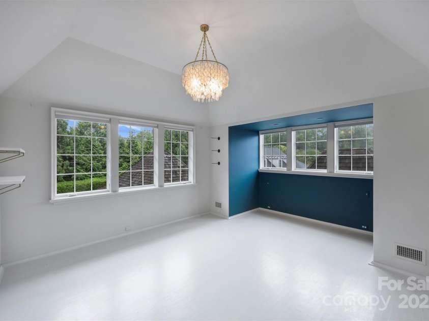 3912 Beresford Road, Charlotte, NC 28211.  MLS# CAR4292210, YatesRealty ID 33961. 