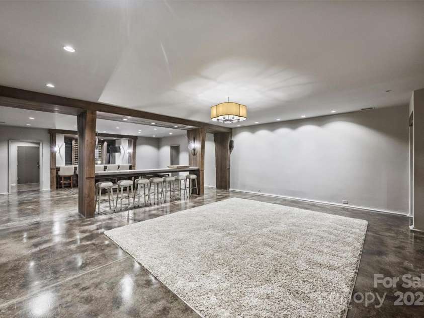 3912 Beresford Road, Charlotte, NC 28211.  MLS# CAR4292210, YatesRealty ID 33961. 