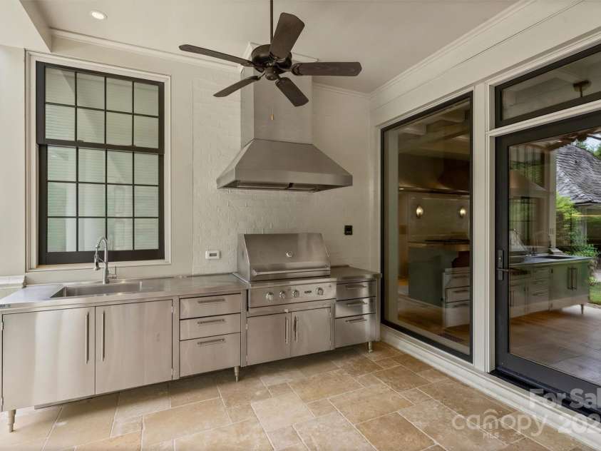 3912 Beresford Road, Charlotte, NC 28211.  MLS# CAR4292210, YatesRealty ID 33961. 