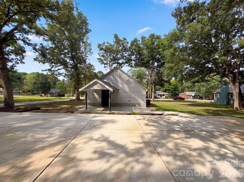 604 Rowan Mills Road, Salisbury, NC 28147.  MLS# CAR4398462, YatesRealty ID 33961. 