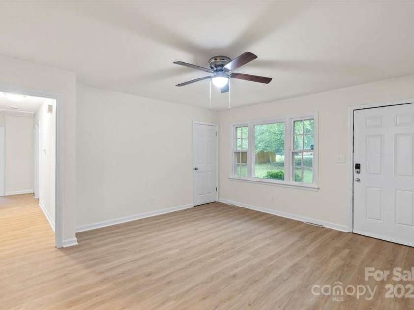 818 Stowe Lane, Gastonia, NC 28056.  MLS# CAR4264505, YatesRealty ID 33963. 