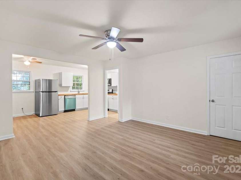 818 Stowe Lane, Gastonia, NC 28056.  MLS# CAR4264505, YatesRealty ID 33963. 