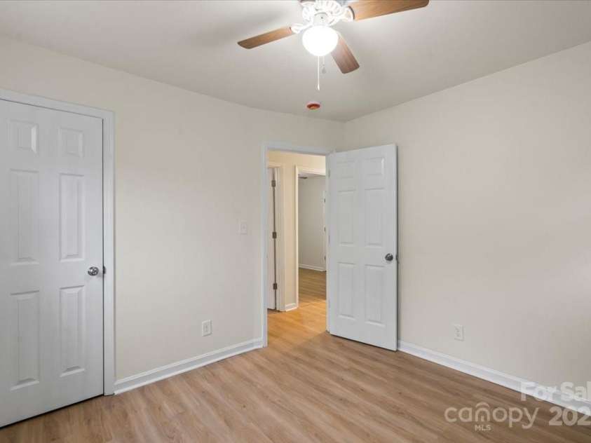 818 Stowe Lane, Gastonia, NC 28056.  MLS# CAR4264505, YatesRealty ID 33963. 