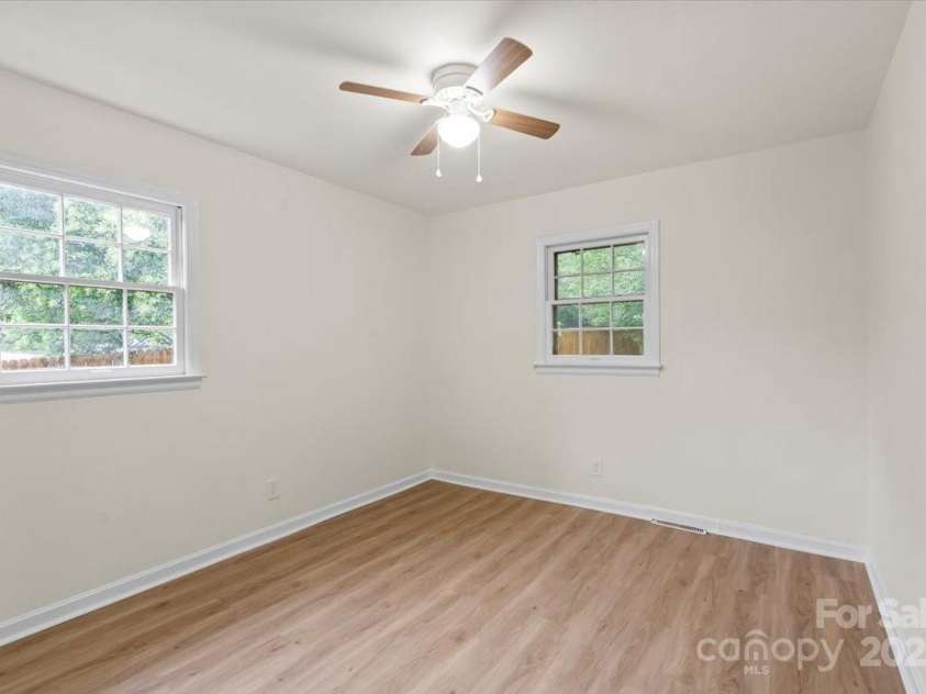 818 Stowe Lane, Gastonia, NC 28056.  MLS# CAR4264505, YatesRealty ID 33963. 