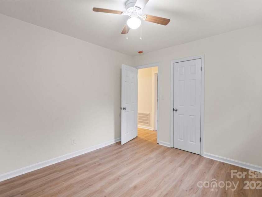818 Stowe Lane, Gastonia, NC 28056.  MLS# CAR4264505, YatesRealty ID 33963. 