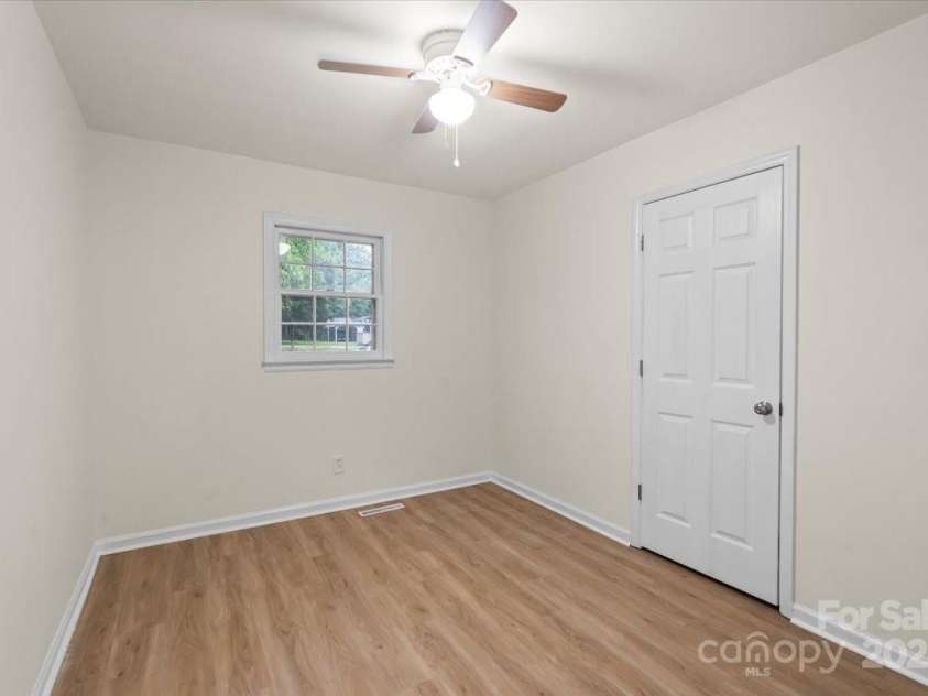 818 Stowe Lane, Gastonia, NC 28056.  MLS# CAR4264505, YatesRealty ID 33963. 