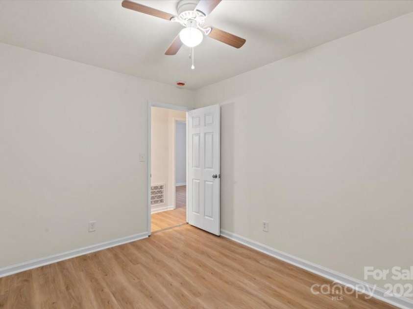 818 Stowe Lane, Gastonia, NC 28056.  MLS# CAR4264505, YatesRealty ID 33963. 
