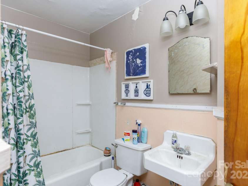 1049/1051 Park Avenue Extension, Rock Hill, SC 29732.  MLS# CAR4292647, YatesRealty ID 33964. 