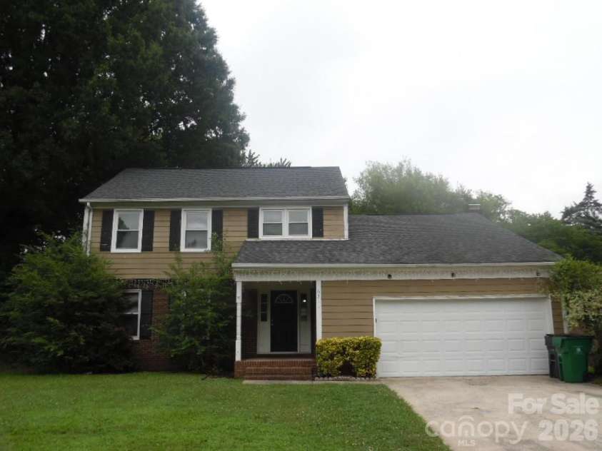 6311 Coach Hill Lane, Charlotte, NC 28212.  MLS# CAR4398478, YatesRealty ID 33964. 