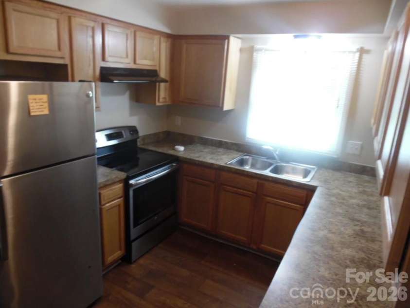 6311 Coach Hill Lane, Charlotte, NC 28212.  MLS# CAR4398478, YatesRealty ID 33964. 