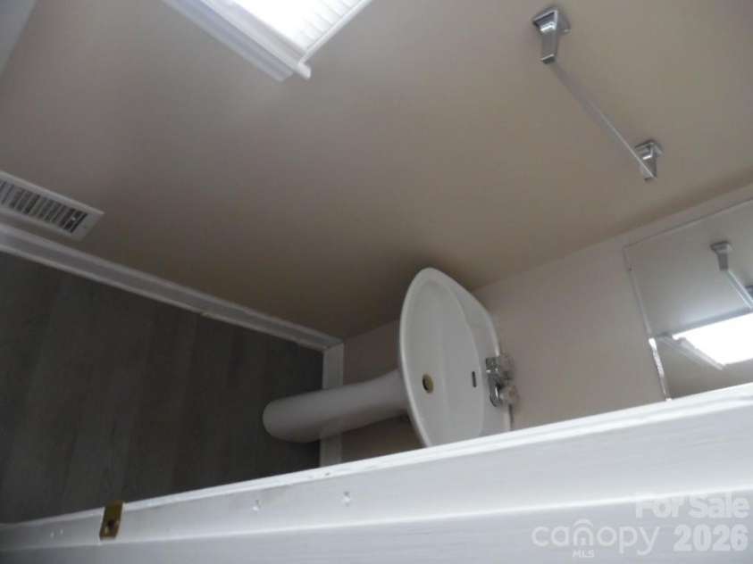 6311 Coach Hill Lane, Charlotte, NC 28212.  MLS# CAR4398478, YatesRealty ID 33964. 