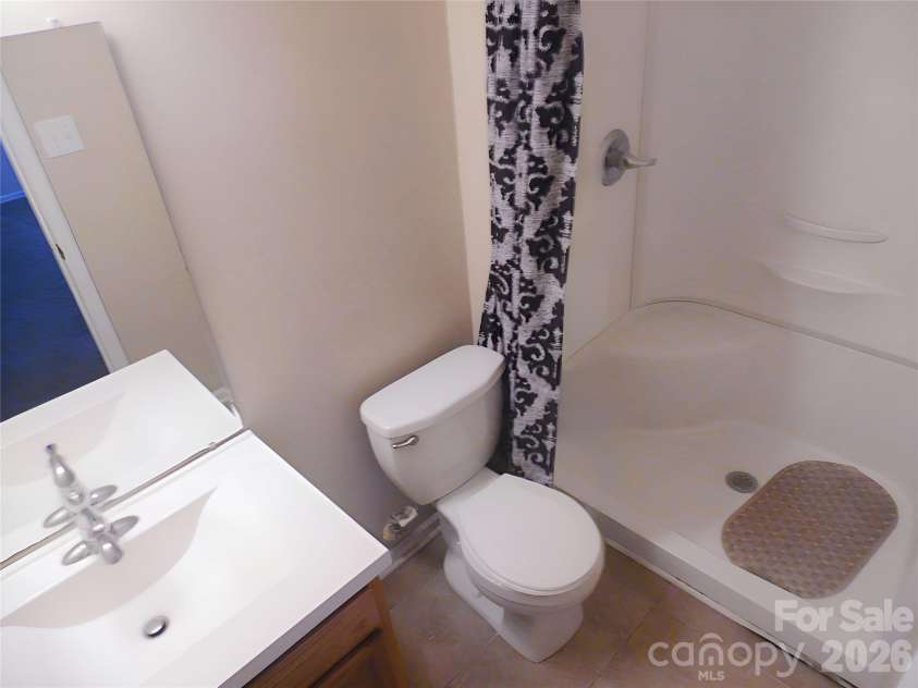 6311 Coach Hill Lane, Charlotte, NC 28212.  MLS# CAR4398478, YatesRealty ID 33964. Bathroom 2