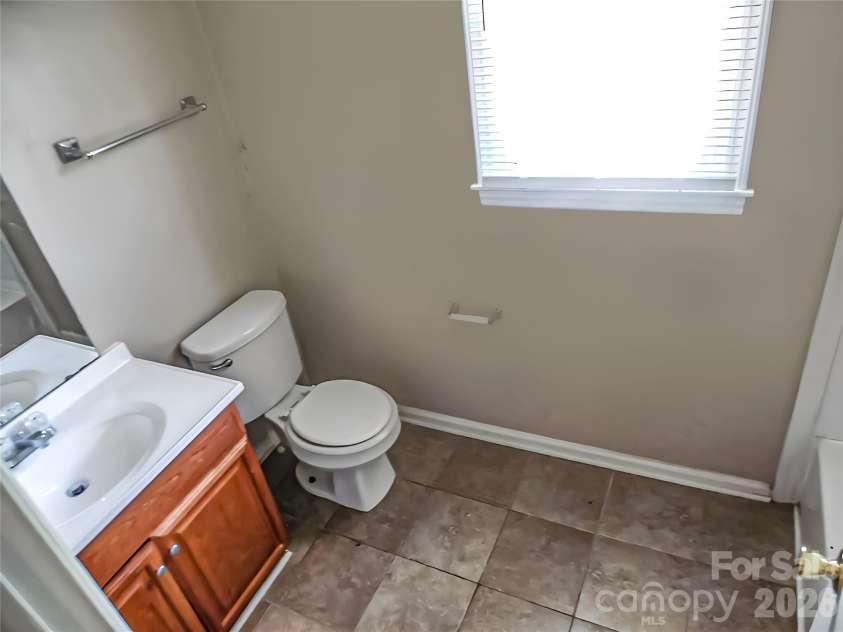 6311 Coach Hill Lane, Charlotte, NC 28212.  MLS# CAR4398478, YatesRealty ID 33964. Bathroom