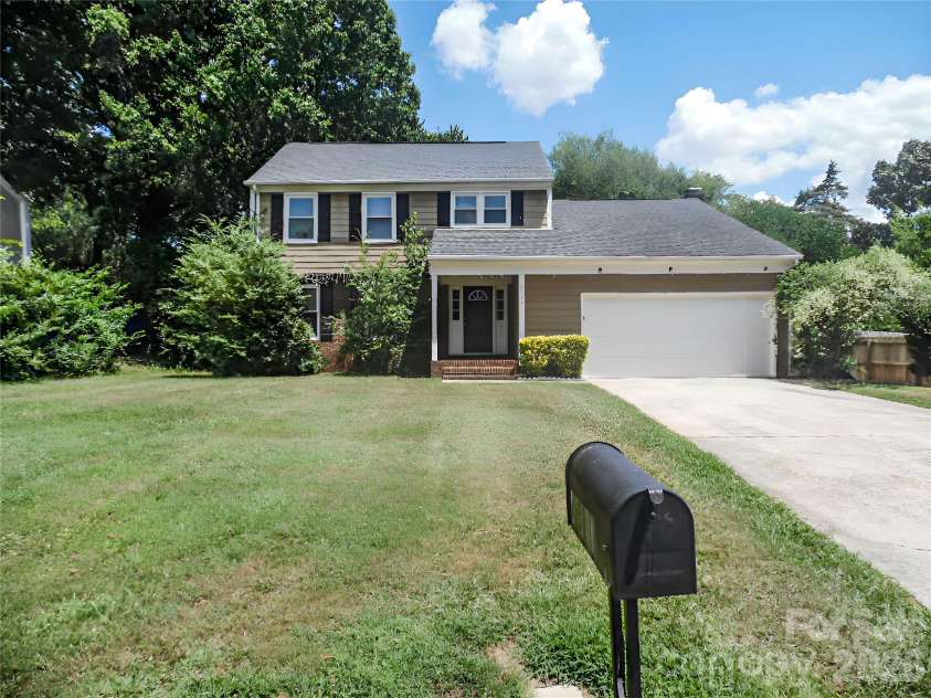 6311 Coach Hill Lane, Charlotte, NC 28212.  MLS# CAR4398478, YatesRealty ID 33964. Exterior Front