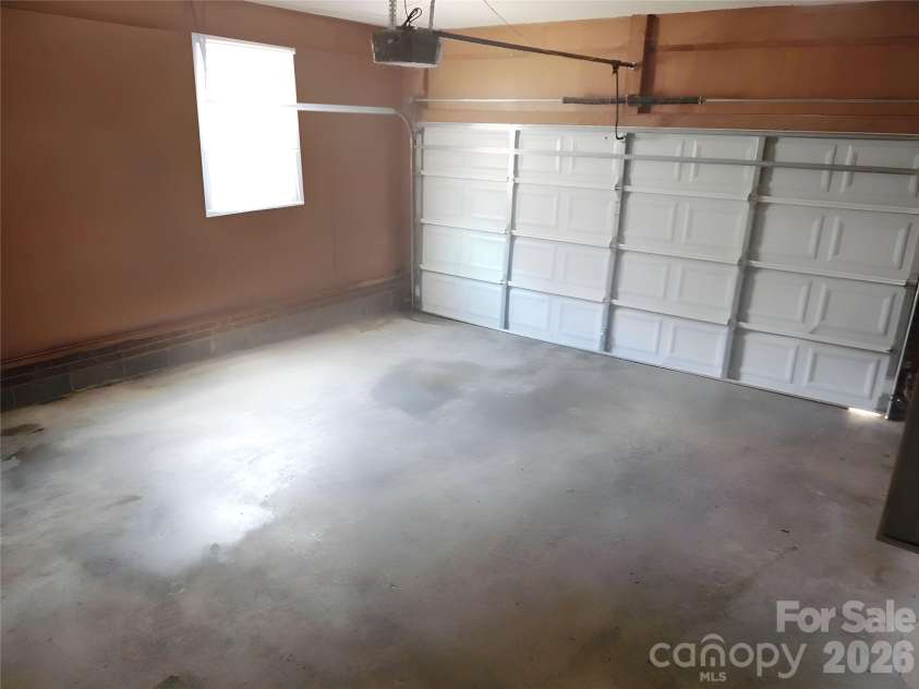 6311 Coach Hill Lane, Charlotte, NC 28212.  MLS# CAR4398478, YatesRealty ID 33964. Garage