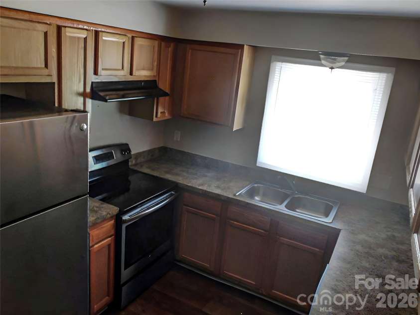 6311 Coach Hill Lane, Charlotte, NC 28212.  MLS# CAR4398478, YatesRealty ID 33964. Kitchen