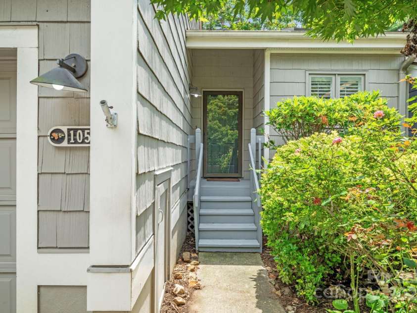 105 Beaver Ridge Road, Asheville, NC 28804.  MLS# CAR4286987, YatesRealty ID 33965. 
