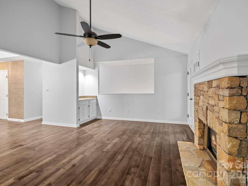 105 Beaver Ridge Road, Asheville, NC 28804.  MLS# CAR4286987, YatesRealty ID 33965. 