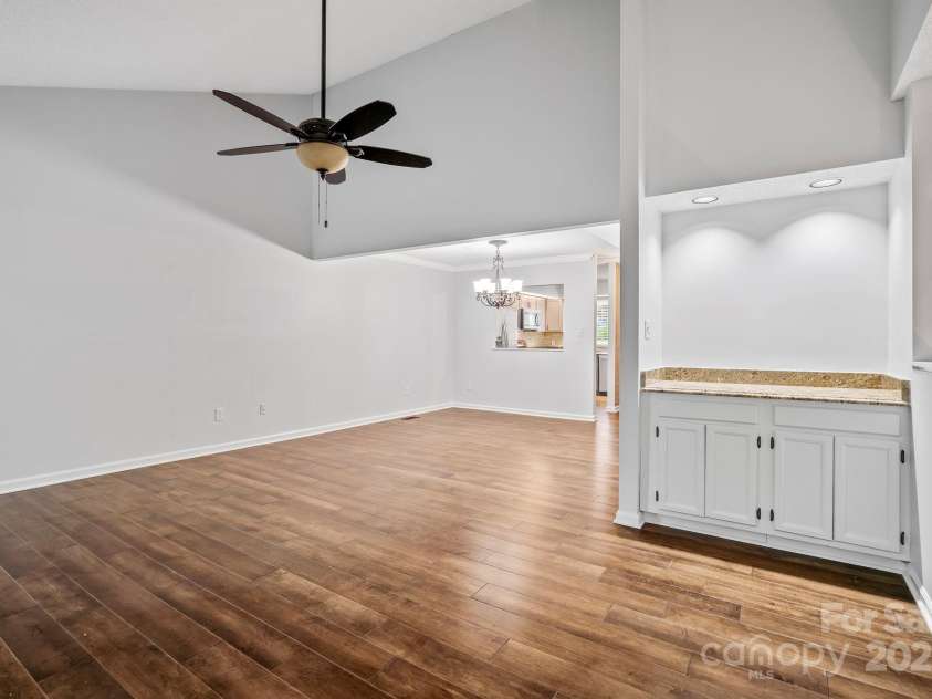 105 Beaver Ridge Road, Asheville, NC 28804.  MLS# CAR4286987, YatesRealty ID 33965. 