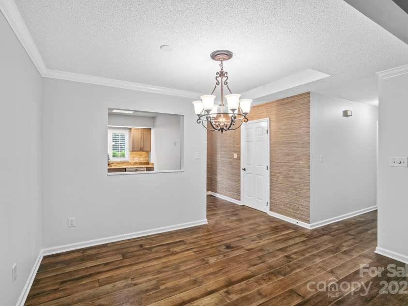 105 Beaver Ridge Road, Asheville, NC 28804.  MLS# CAR4286987, YatesRealty ID 33965. 