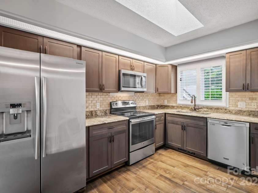 105 Beaver Ridge Road, Asheville, NC 28804.  MLS# CAR4286987, YatesRealty ID 33965. 