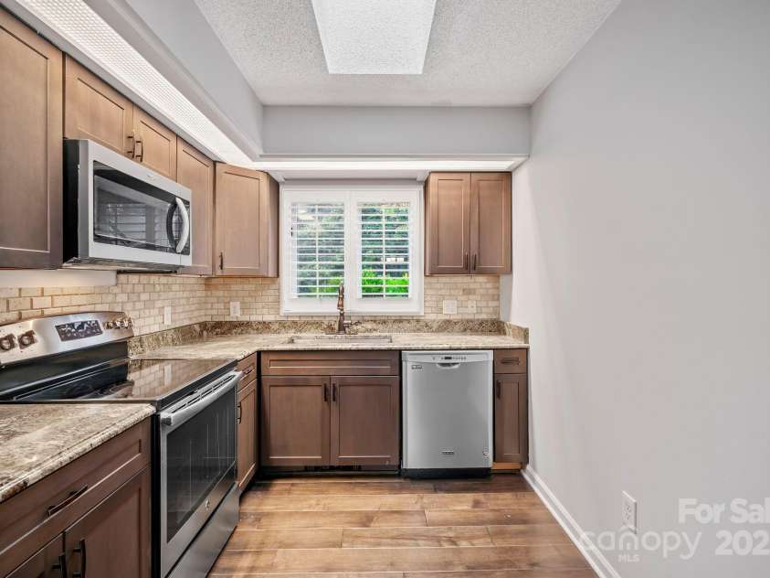 105 Beaver Ridge Road, Asheville, NC 28804.  MLS# CAR4286987, YatesRealty ID 33965. 