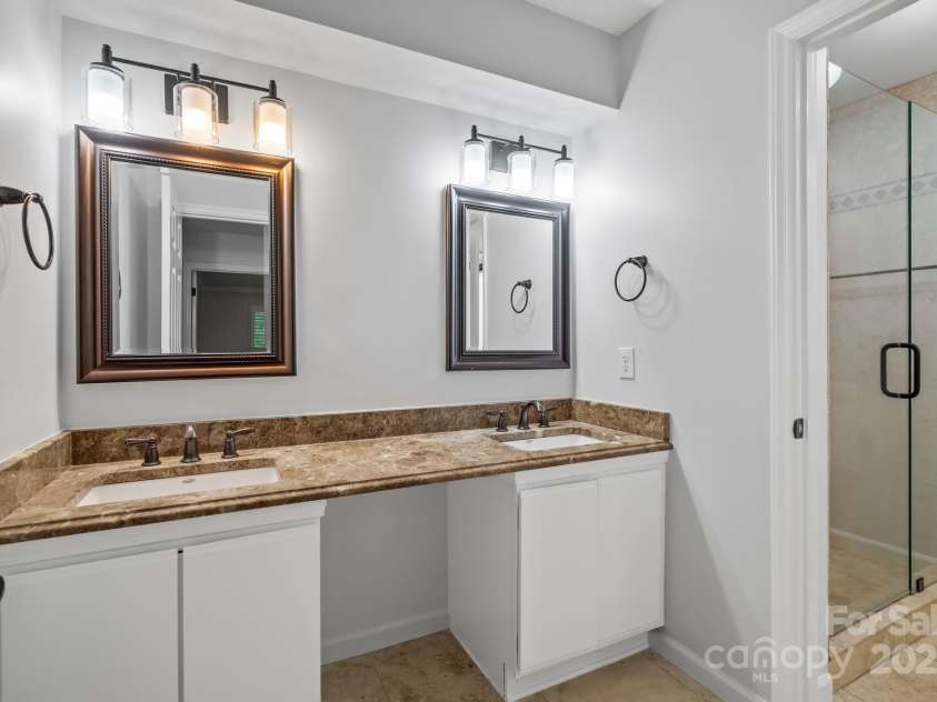 105 Beaver Ridge Road, Asheville, NC 28804.  MLS# CAR4286987, YatesRealty ID 33965. 