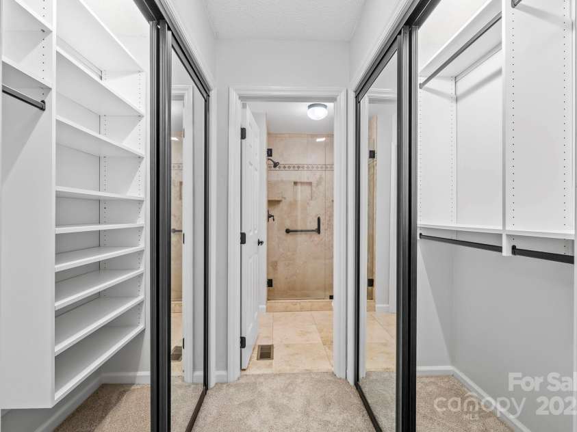 105 Beaver Ridge Road, Asheville, NC 28804.  MLS# CAR4286987, YatesRealty ID 33965. 