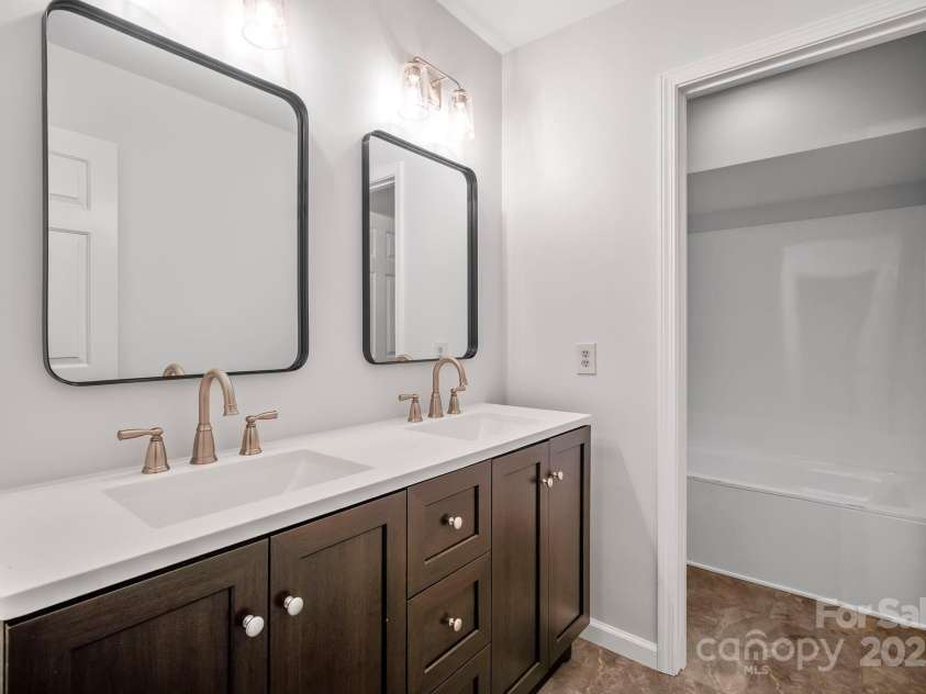 105 Beaver Ridge Road, Asheville, NC 28804.  MLS# CAR4286987, YatesRealty ID 33965. 