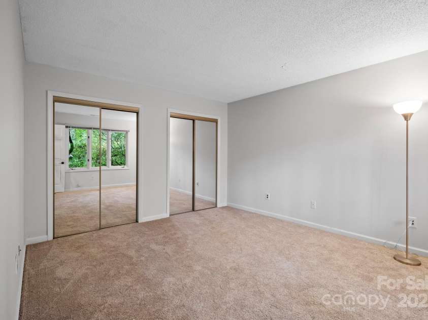 105 Beaver Ridge Road, Asheville, NC 28804.  MLS# CAR4286987, YatesRealty ID 33965. 