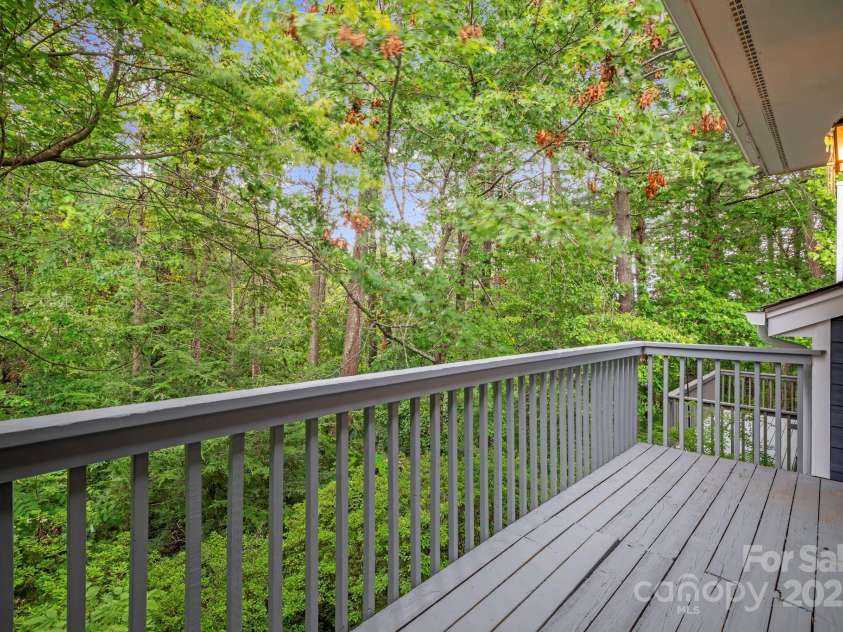 105 Beaver Ridge Road, Asheville, NC 28804.  MLS# CAR4286987, YatesRealty ID 33965. 