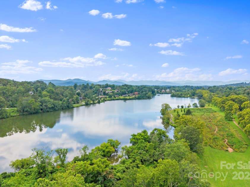 105 Beaver Ridge Road, Asheville, NC 28804.  MLS# CAR4286987, YatesRealty ID 33965. Beaver Lake 
