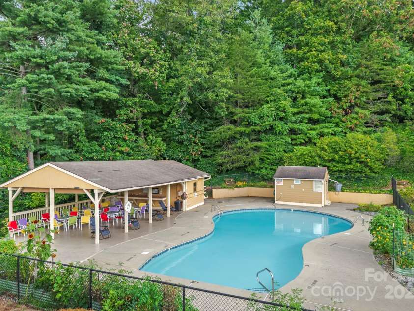 105 Beaver Ridge Road, Asheville, NC 28804.  MLS# CAR4286987, YatesRealty ID 33965. Community 