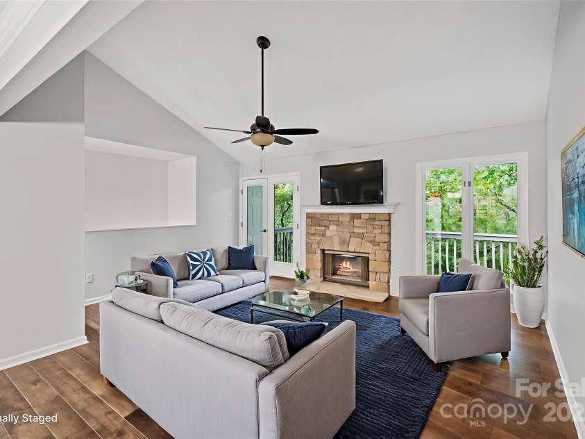 105 Beaver Ridge Road, Asheville, NC 28804.  MLS# CAR4286987, YatesRealty ID 33965. Virtually Staged 